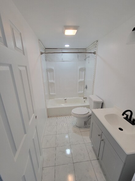 Building Photo - 111 Francis Dr NE