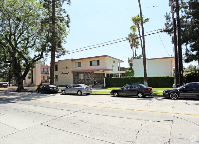 The Aristocrat - The Aristocrat Apartments