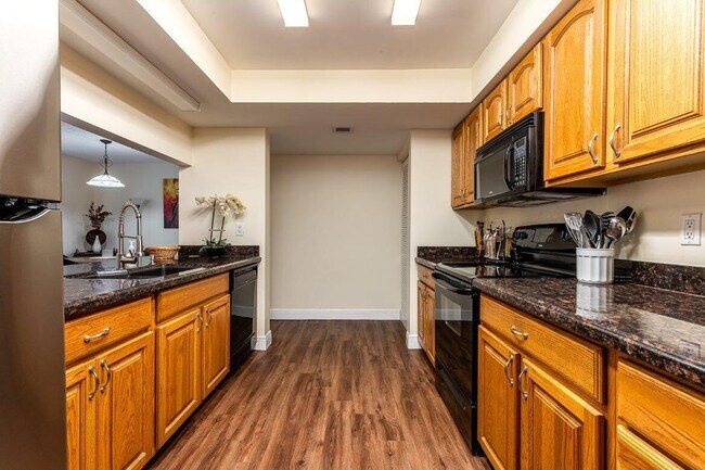 Building Photo - 2255 Lindell Blvd