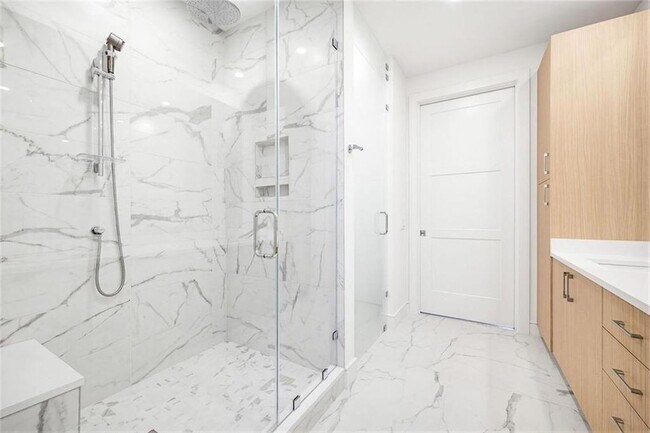 Building Photo - 2425 Peachtree Rd NE