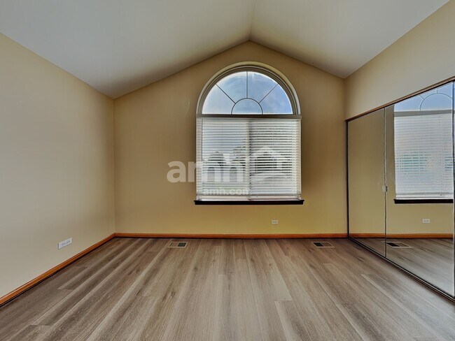 Building Photo - 2 Hastings Ct