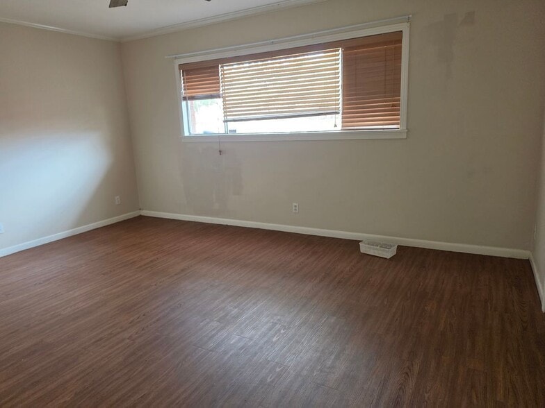 Building Photo - 749 San Patricio Ave