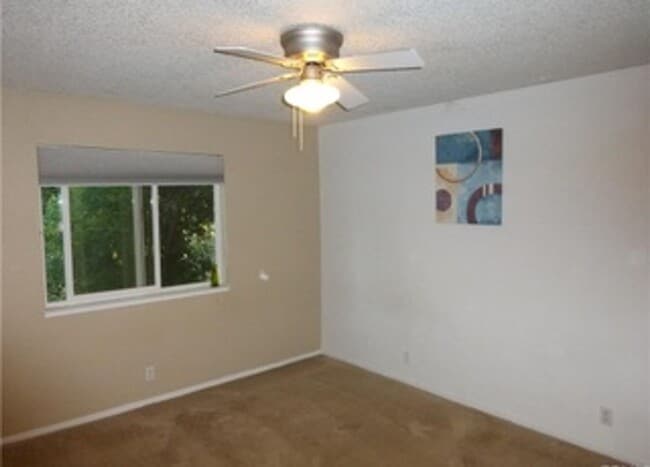 Building Photo - 2 Bedroom 1 Bath close to CSUC