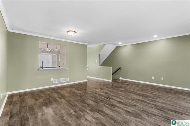 Building Photo - 1885 Redwood Dr