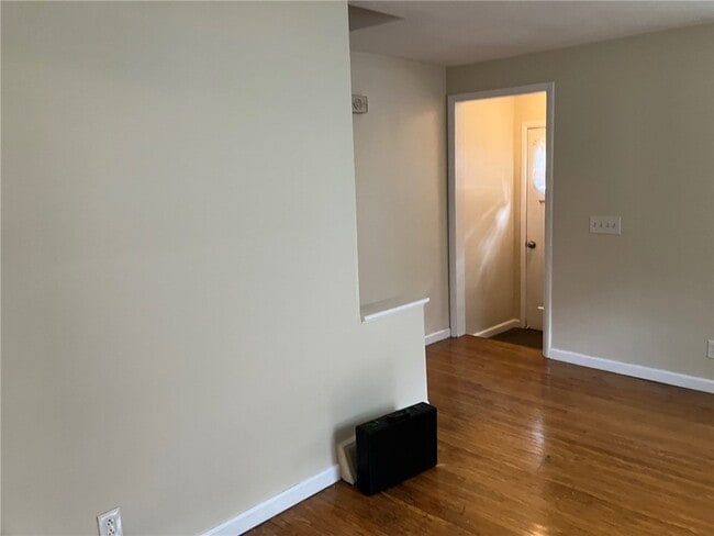 Building Photo - 50 Golf Ave