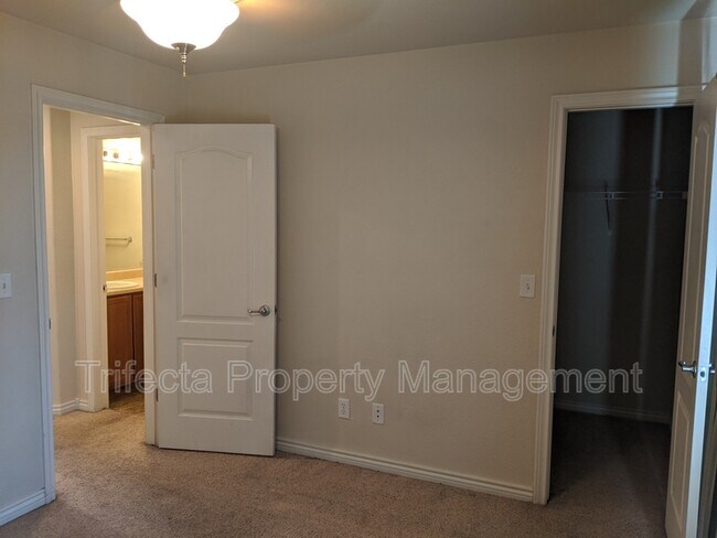 Building Photo - 5551 W 29th St