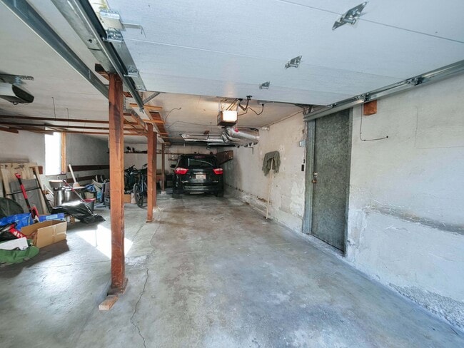 Building Photo - 1718 Le Roy Ave