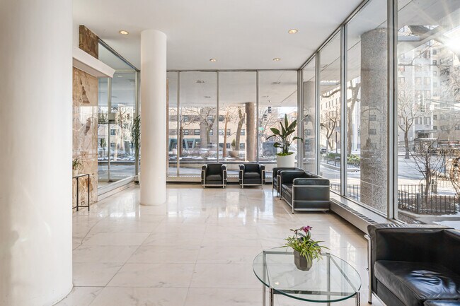 Building Photo - 5757 N Sheridan Rd