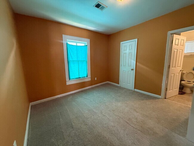 Building Photo - 908 Darlington Way SW