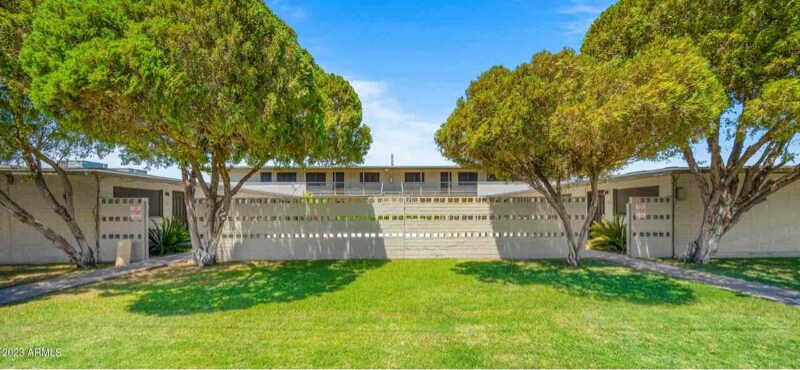 Building Photo - 2326 E Pinchot Ave