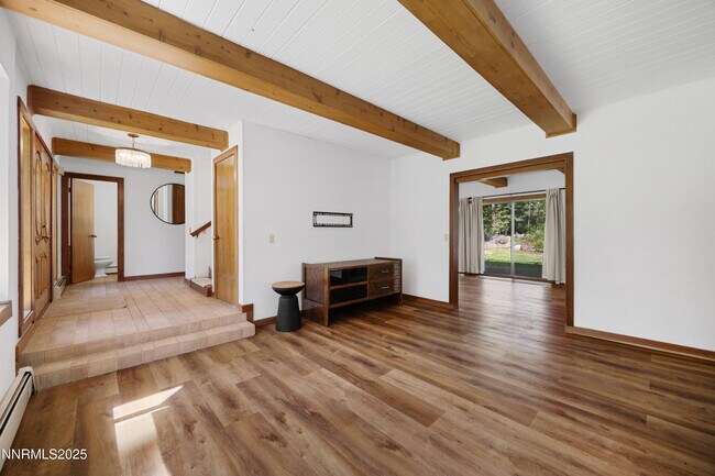 Building Photo - 445 Country Club Dr