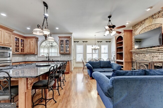 Building Photo - 8910 Pinehurst Cove