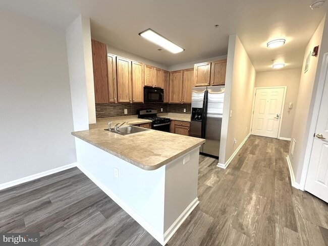 Building Photo - 525 Highland Ests