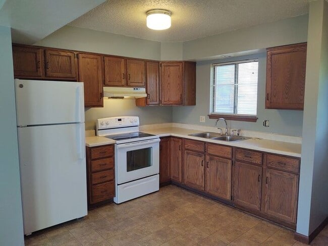 Building Photo - $975 | 2 Bedroom, 1 Bathroom Apartment | No Pets* | Available March 7th 2025