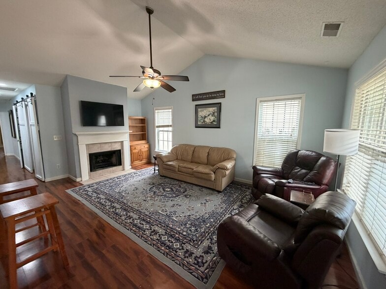 Building Photo - 7 W Morningside Dr