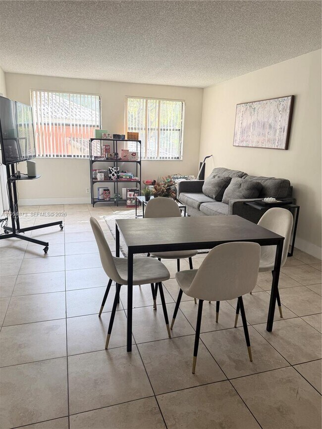 Building Photo - 8160 Geneva Ct