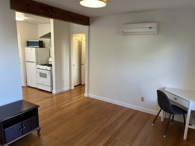 Building Photo - Lovely 1 Bedroom, 1 Bathroom Unit with Office in West Petaluma