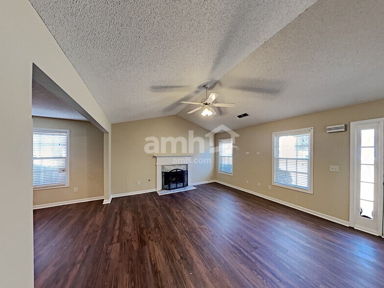 Building Photo - 6638 Shady Ridge Ln