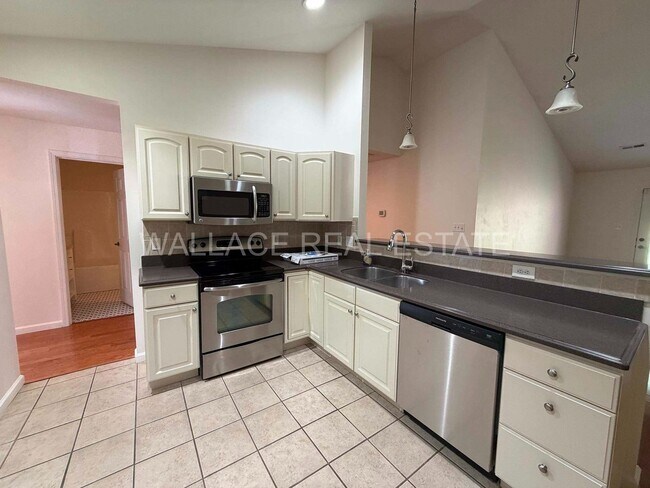 Building Photo - SPACIOUS 3 BEDROOM CONDO IN ANDERSON RIDGE ON GLEASON DRIVE!!