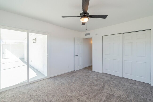 Building Photo - 460 N Longmore