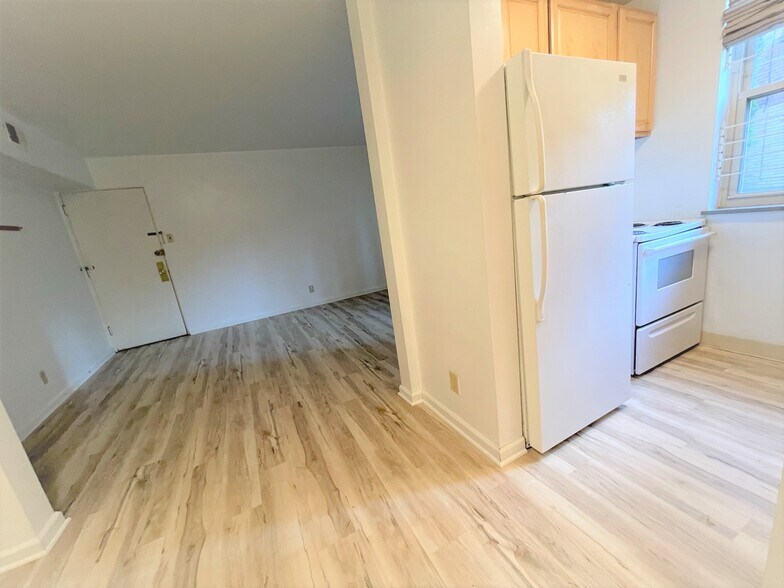 Building Photo - 5712 Phillips Ave