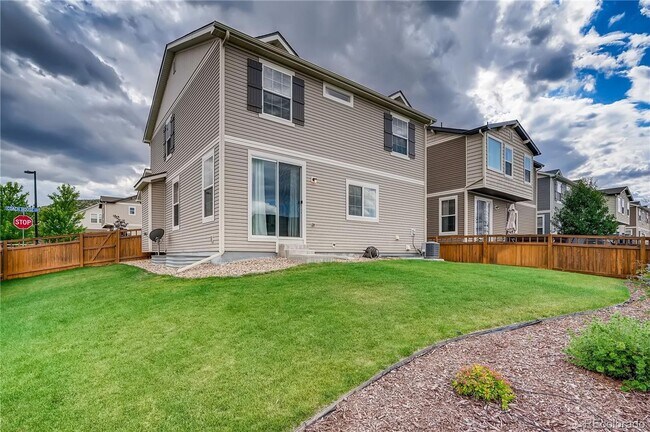 Building Photo - Beautiful 3 Bed, 3 Bath with a Loft Single Family Home in Meadows Neighborhood.
