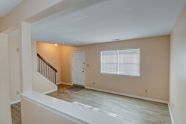Building Photo - TOWNHOME FOR RENT - HAMPTON!