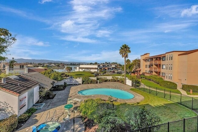Building Photo - Remodeled 1BR Condo with Pool & Water Views Near Foster City