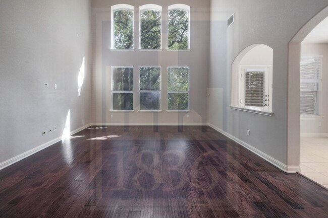 Building Photo - 2702 Lovett Ln