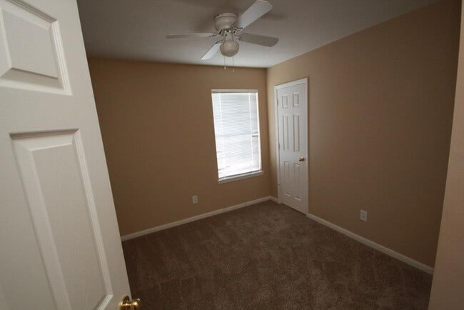 Building Photo - 6418 Mountain Pines Ln
