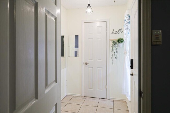 Building Photo - 8705 Clearbrook Trail