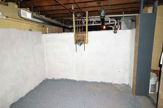 Building Photo - 510 N Raynor Ave