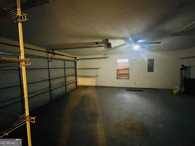 Building Photo - 136 Creekwood Cir