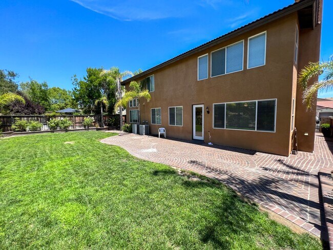 Building Photo - Spacious 4 Bedroom 3 Bathroom Home with 3 ...