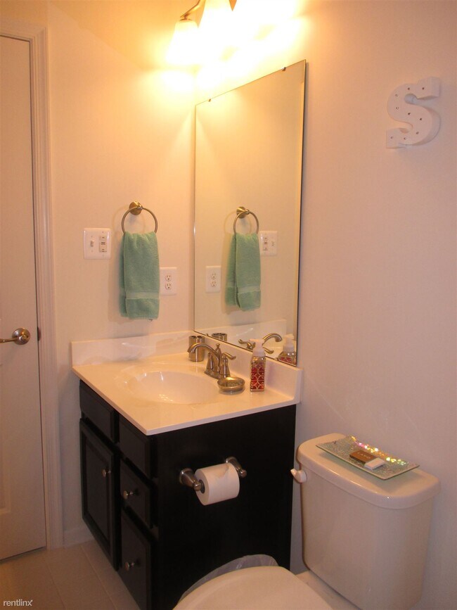 Building Photo - 2 br, 2.5 bath Townhome - 7731 Duncannon Ln