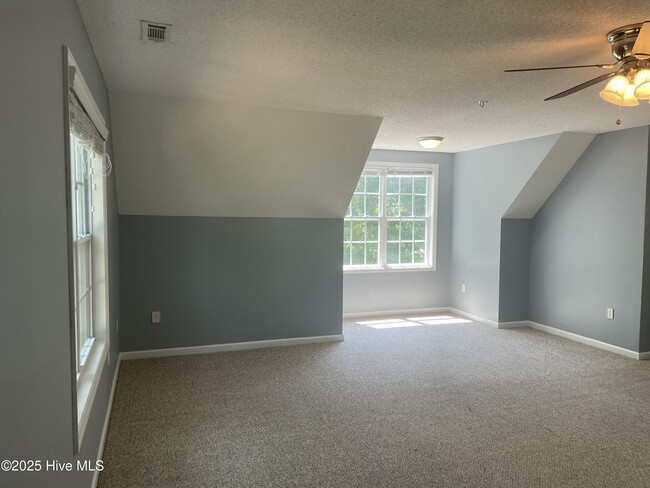 Building Photo - 151 Bayshore Dr