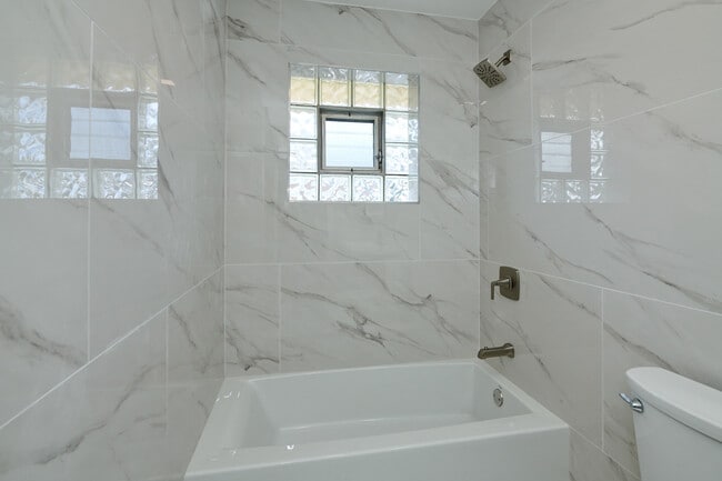 Building Photo - 8544 W Roseview Dr