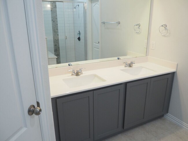 Building Photo - Must See 4 Bed 3 Bath Home in Aubrey