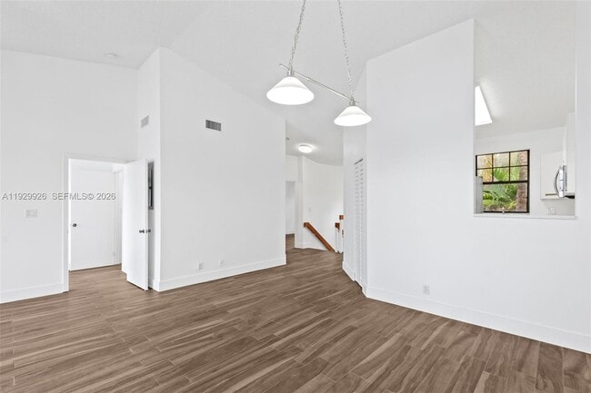 Building Photo - 15569 N Miami Lakeway