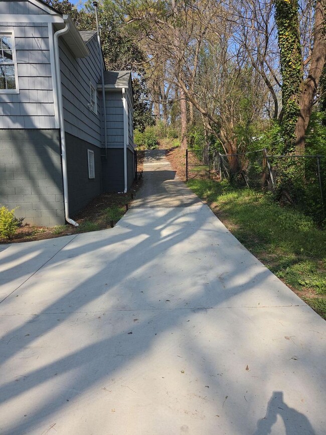 Building Photo - 2126 Jernigan Dr SE