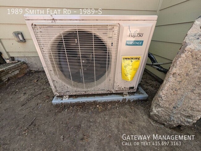 Building Photo - 1989 Smith Flat Rd