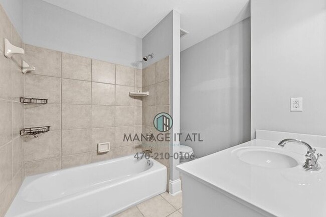 Building Photo - 5 Bedroom House in gated community in Dulu...