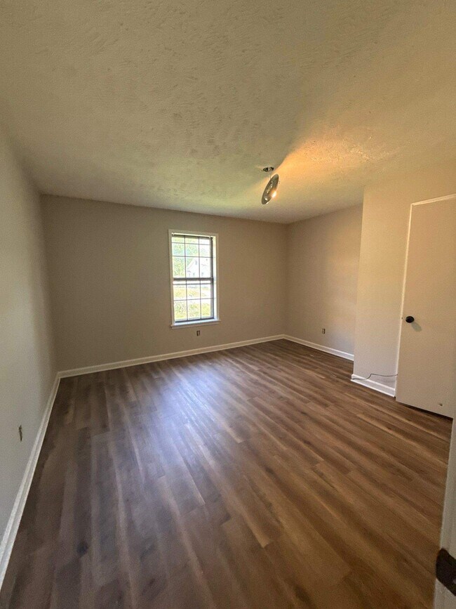 Building Photo - 319 N Bond Ave