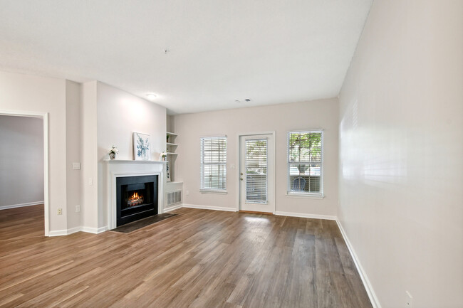 Living room - 1712 Lake Shore Crest Dr