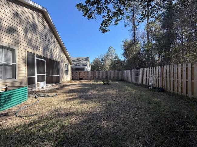 Building Photo - Pet Friendly 3/2 Home in Sorrento Available NOW!