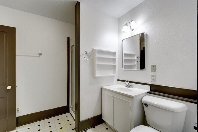 Building Photo - 304 Olive St