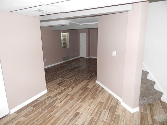 Building Photo - 2800 E Bridleway Ct