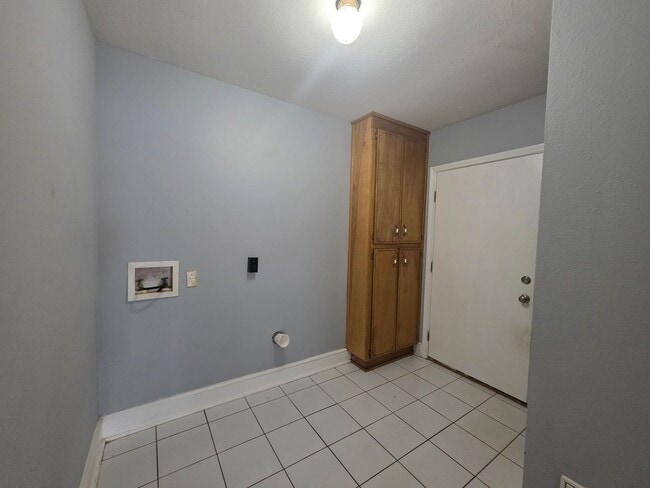 Building Photo - 914 Rentz Ave