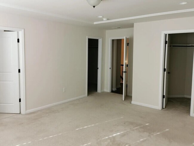 Building Photo - 760 McRae Rd