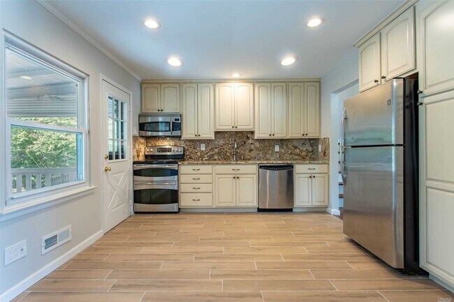 Building Photo - 15 Gainsville Dr